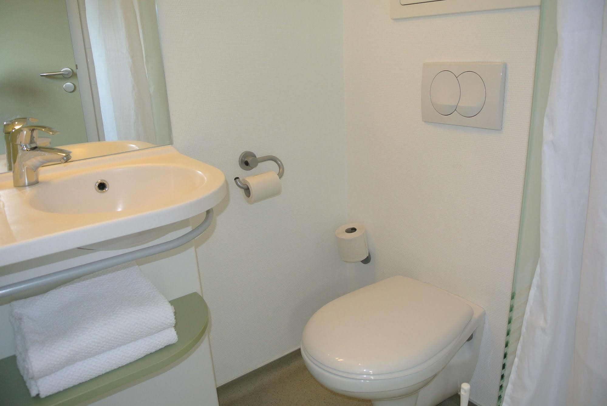 Ibis Budget Chambery Sud Challes Les Eaux Εξωτερικό φωτογραφία